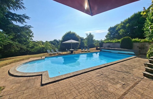 Bassillac and Auberoche House | Beautiful 17th century manor house, with park & swimming pool. Ideally located in the Dordogne.