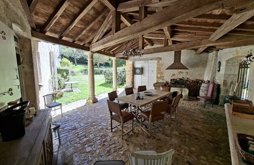 Bassillac and Auberoche House | Beautiful 17th century manor house, with park & swimming pool. Ideally located in the Dordogne.