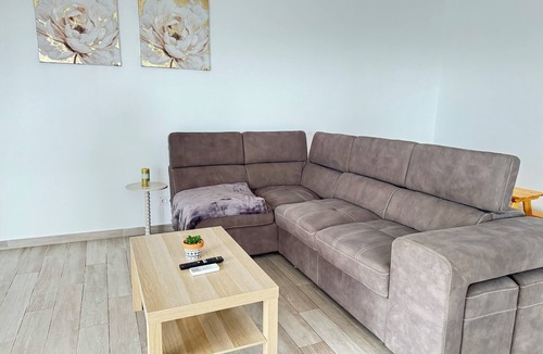 Aramon House | Beautiful 3-bedroom house with private pool