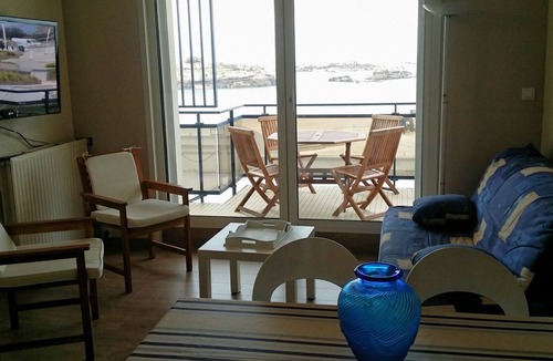 Tregastel Apartment | Beautiful 4-person apartment* on the beach Superb sea view