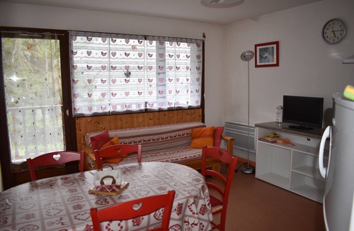 Saint-Lary-Soulan Apartment | Beautiful apartment T2 cabin Saint Lary village, calm and bright 4 to 6 people