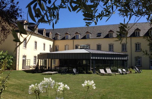 Saint-Affrique Apartment | Beautiful apartment in Saint-Affrique with WiFi