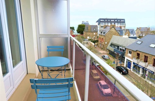 Perros-Guirec Apartment | Beautiful apartment with parking in the center of PERROS-GUIREC