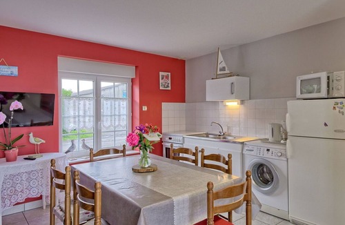 Cherrueix Apartment | Beautiful apartment for 4 people with WIFI, TV and terrace