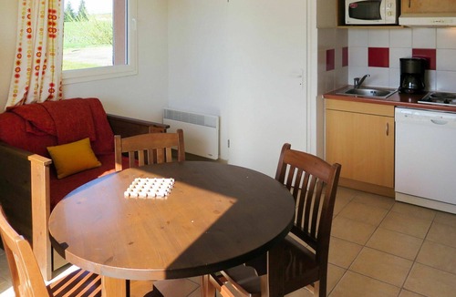 Prayssac Apartment | Beautiful apartment for 3 guests with WIFI, pool, TV, terrace, pets allowed and parking