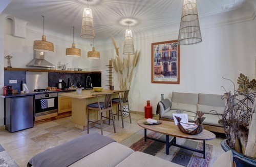 Arles City Centre Apartment | Beautiful apartment in the heart of the Roquette district, comfort assured
