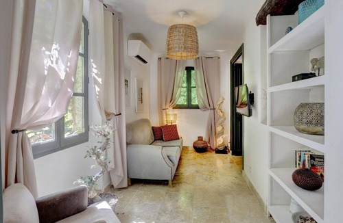 Arles City Centre Apartment | Beautiful apartment in the heart of the Roquette district, comfort assured