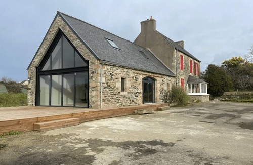 Plestin-les-Greves Cottage | Beautiful architect-designed country house, pétanque and hiking, beaches 5 min away!