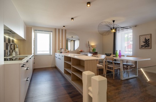 Travexin Apartment | Beautiful Family Cottage with Large Terrace, Master Suite – Beds Made & Cleaning Included