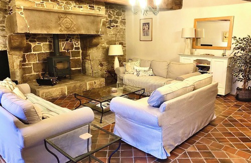 Bourseul House | Beautiful farmhouse sleeps 2 to 6+ with 4 bedrooms, 1 bath & 3 shower rooms.