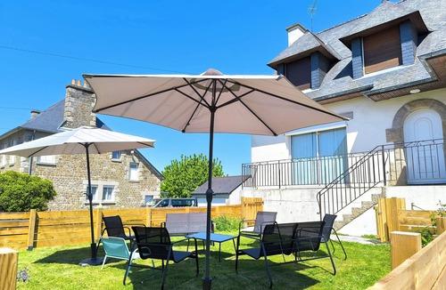 Pleurtuit House | Beautiful house for 12 with large garden near Dinard, St-Malo, pets allowed