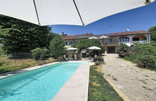 San Damiano dʼAsti Villa | Beautiful private villa for 6 people with pool, A/C, WIFI, TV and terrace