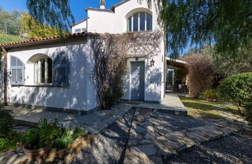 Artallo Villa | Beautiful private villa for 5 people with A/C, WIFI, TV, patio and panoramic view