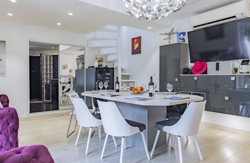 Les 3 Ponts Villa | Beautiful private villa with hot tub, WIFI, private pool, A/C, TV, terrace and pets allowed