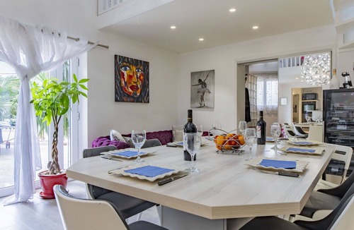 Les 3 Ponts Villa | Beautiful private villa with hot tub, WIFI, private pool, A/C, TV, terrace and pets allowed