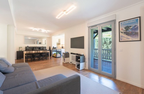 Bagneres-de-Bigorre Apartment | Beautiful renovated apartment in Bagnères-de-Bigorre, 7 guests, mountain view, terraces