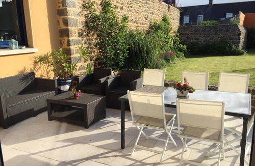Saint-Brieuc House | Beautiful stone house with garden in the center of St Brieuc.
