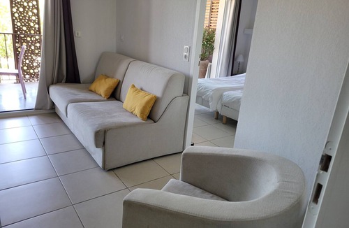 Remoulins Apartment | Beautiful T3, 700 m from the Pont du Gard