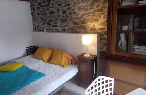 Le Minihic-sur-Rance Bed & Breakfast | Bed and Breakfast 'Chambre De Garel' with Wi-Fi