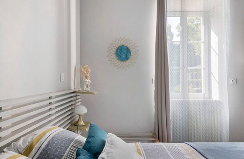 Nyoiseau Bed & Breakfast | Bed and Breakfast 'Le Relais Des Hirondelles-Le Cèdre' with Wi-Fi