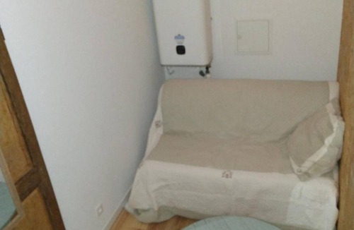 Lanty-sur-Aube Bed & Breakfast | Bed and Breakfast 'Chambre - A La Maison Du Bonheur' with Shared Garden and Wi-Fi