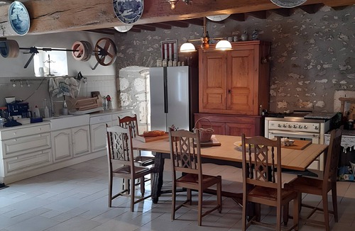 Saint-Bon Bed & Breakfast | Bed and Breakfast 'Chambre 1' with Shared Pool, Shared Terrace and Wi-Fi