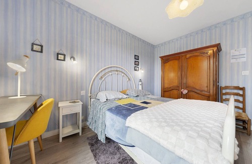 Plouider Bed & Breakfast | Bed and Breakfast 'Chambres D'hôtes De Kersehen Bleue' with Shared Garden, Balcony and Wi-Fi