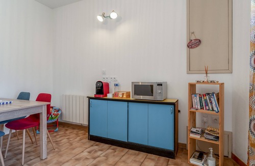Domazan Bed & Breakfast | Bed and Breakfast 'Chambre Zen' with Wi-Fi and Air Conditioning