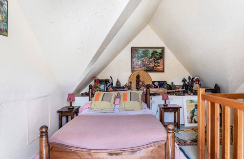 Lanloup Bed & Breakfast | Bed and Breakfast 'Chambre Africa' with Shared Terrace, Shared Garden and Wi-Fi
