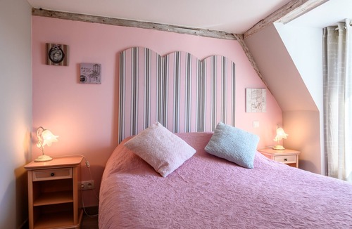 Beblenheim Bed & Breakfast | Bed and Breakfast 'Demeure D'antan - Chambre Hortense' with Shared Terrace, Shared Garden and Wi-Fi