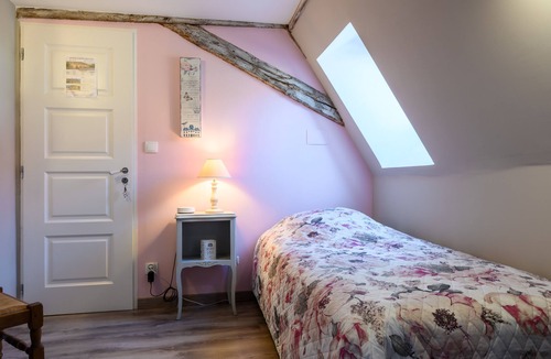 Beblenheim Bed & Breakfast | Bed and Breakfast 'Demeure D'antan - Chambre Hortense' with Shared Terrace, Shared Garden and Wi-Fi