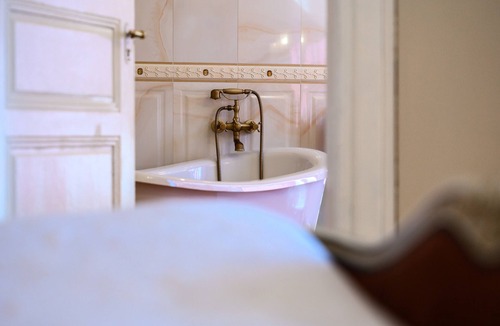 Beblenheim Bed & Breakfast | Bed and Breakfast 'Demeure D'antan - Chambre Rose' with Shared Terrace, Shared Garden and Wi-Fi