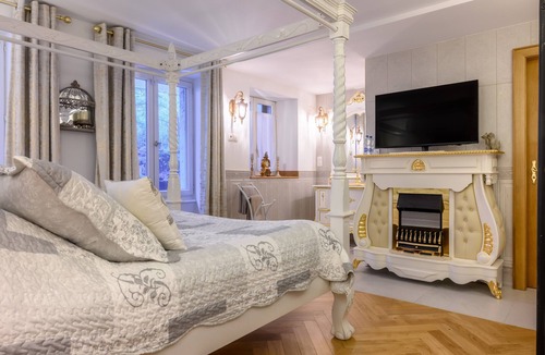 Beblenheim Bed & Breakfast | Bed and Breakfast 'Demeure D'antan - Chambre Romance' with Shared Terrace, Shared Garden and Wi-Fi