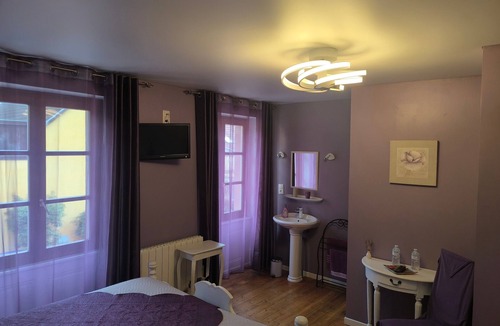 Beblenheim Bed & Breakfast | Bed and Breakfast 'Demeure D'antan - Chambre Cassandre' with Shared Terrace, Shared Garden and Wi-Fi