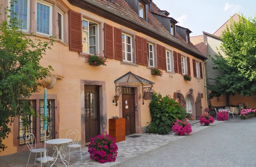 Beblenheim Bed & Breakfast | Bed and Breakfast 'Demeure D'antan - Chambre Cassandre' with Shared Terrace, Shared Garden and Wi-Fi
