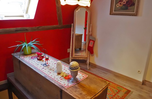 Beblenheim Bed & Breakfast | Bed and Breakfast 'Demeure D'antan - Chambre Esmeralda' with Shared Terrace, Shared Garden and Wi-Fi