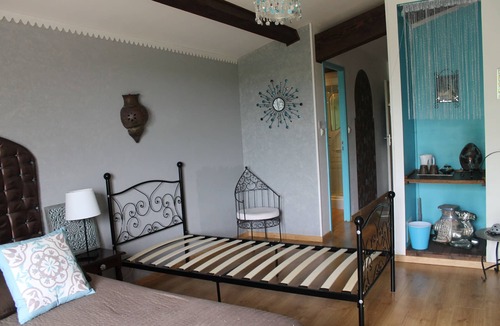 Latrape Bed & Breakfast | Bed and breakfast for 3 people Portes Du Désert with outdoor pool and jacuzzi.
