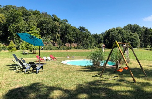 Rollainville Bed & Breakfast | Bed and Breakfast 'D'hôte Simple' with Shared Terrace, Private Garden and Wi-Fi