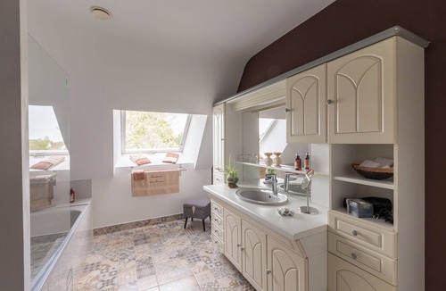 Quessoy Bed & Breakfast | Bed and breakfast, gourmet breakfast included, with a view of the estate's park!