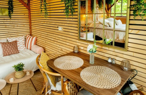 Senac Bed & Breakfast | Bed and Breakfast 'Magnifique Lodge Pour Amoureux' with Private Terrace and Private Garden