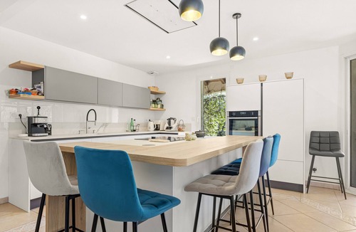 Caremeau Bed & Breakfast | Bed and Breakfast 'Nimes' with Shared Pool, Shared Terrace and Wi-Fi