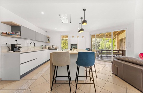 Caremeau Bed & Breakfast | Bed and Breakfast 'Nimes' with Shared Pool, Shared Terrace and Wi-Fi