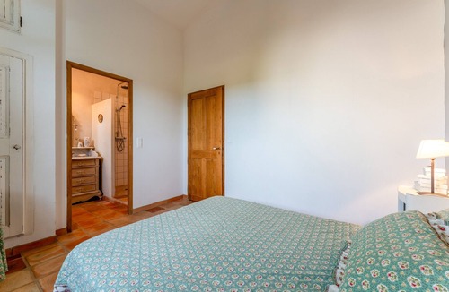 Estezargues Bed & Breakfast | Bed and Breakfast 'Provence' with Shared Terrace, Shared Garden and Wi-Fi