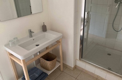 Penvenan Bed & Breakfast | Bed and Breakfast 'Ti Brao - Le Braz' with Shared Garden and Wi-Fi