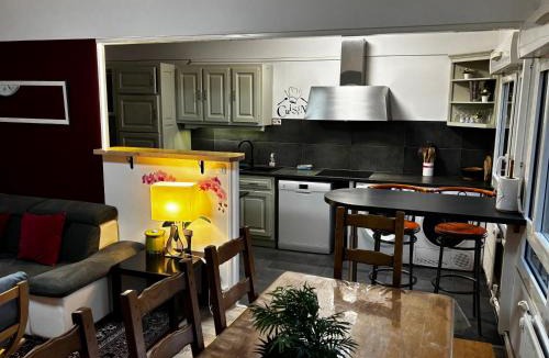Saint-Remi Apartment | BedinReims "burgundy bottle" 110m2 Exceptional, 4 chambres doubles, 2 bain, free park & wifi, tout équipé