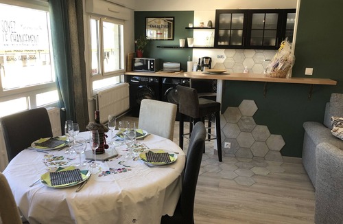 Barbatre Apartment | BedinReims Superb 70m² 2bedroom +free park/wifi Ideal for 2 adults and 3 children