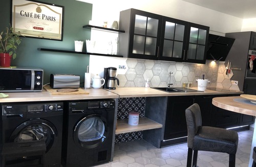 Barbatre Apartment | BedinReims Superb 70m² 2bedroom +free park/wifi Ideal for 2 adults and 3 children