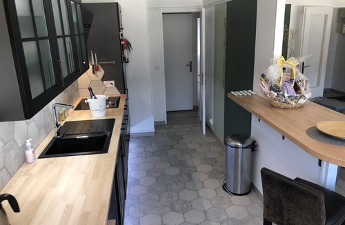 Barbatre Apartment | BedinReims Superb 70m² 2bedroom +free park/wifi Ideal for 2 adults and 3 children