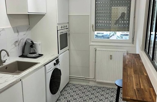 Devant-les-Ponts Apartment | Bel Appart Le Rousseau in Metz parking + free wifi + close to amenities