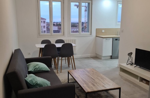 Route de Beaucaire Apartment | Bel Appartement Refait à Neuf à 15 min du Centre de Nîmes